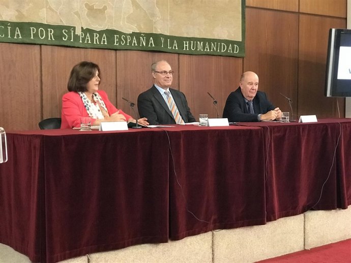 María José Sánchez Rubio y Juan Pablo Durán, durante el acto