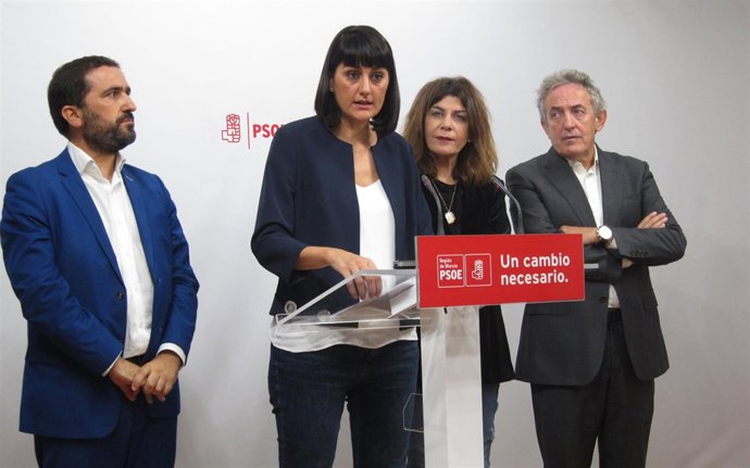 González Veracruz acompañada de Baños, Soto y Oñate (PSOE)