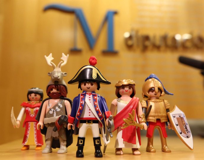 Figuras de Playmobil en la Diputación