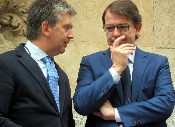  Salamanca. Cosidó (Izquierda) Junto A Mañueco                         