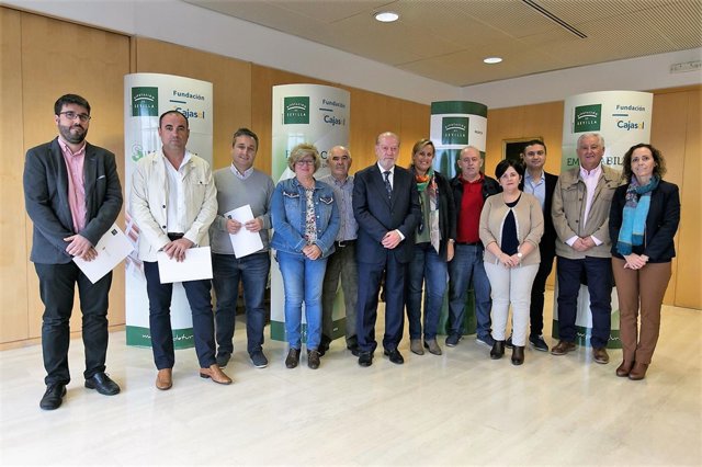 Emprendedores de doce municipios se forman en operaciones fiscales