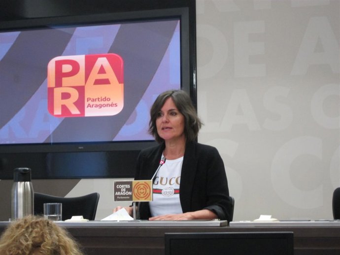 La diputada del PAR, Elena Allué, en rueda de prensa este viernes