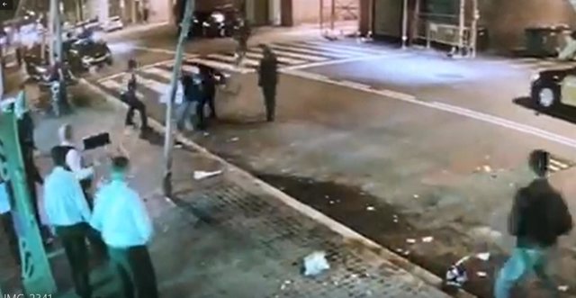 Pelea con sillas y palos a las puertas de un restaurante de la Barceloneta