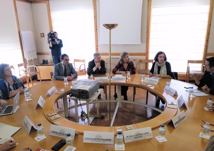 Reunión entre Gobierno de Aragón y sindicatos de la Universidad.