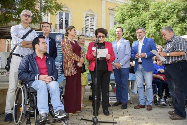 Ángel Escobar en la lectura del manifiesto del Día del Daño Cerebral.