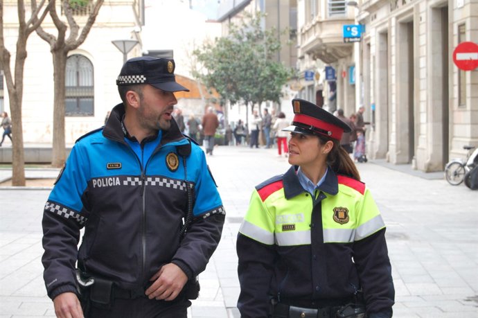 Patrulla mixta de Mossos d'Esquadra a Sabadell