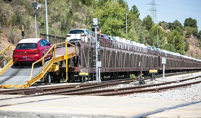 El servei ferroviari transporta 105.000 cotxes anualment
