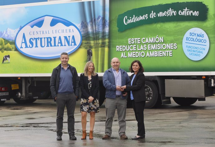 Entrega de cinco camiones de Central Lechera Asturiana