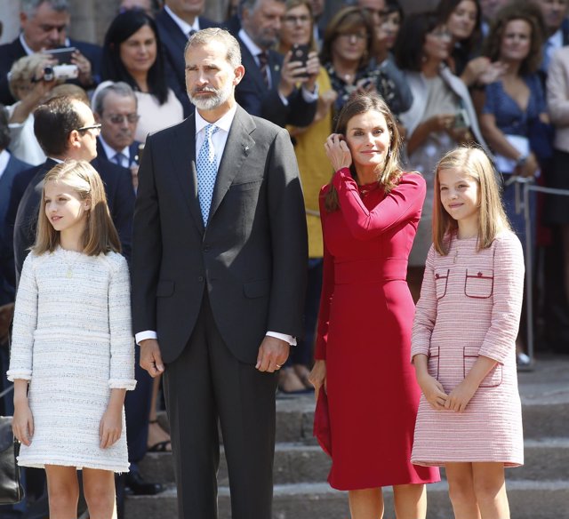 La Familia Real asiste al acto por el XIII centenario del Reino de Asturias    E