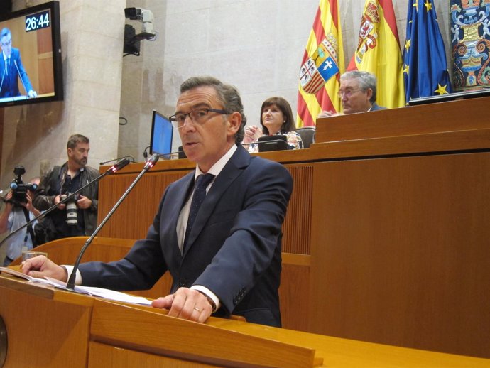 El presidente del PP-Aragón, Luis María Beamonte, durante su intervención    