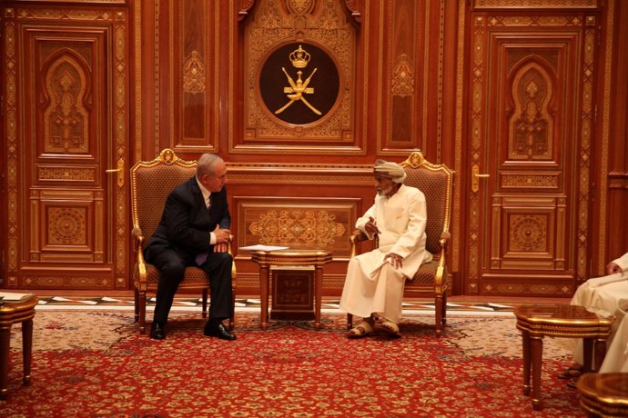 Benjamin Netanyahu y el sultán de Omán Qabus bin Said