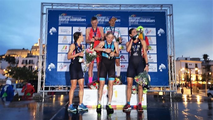 Podium élite Campeonato de Europa de Triatlón