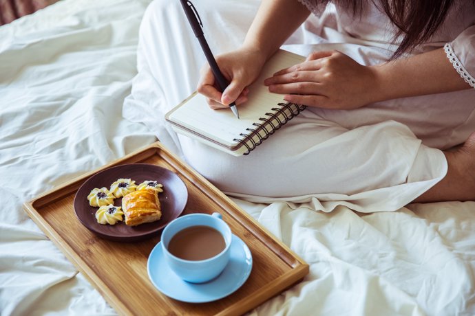 Desayuno, escribir, cama, 