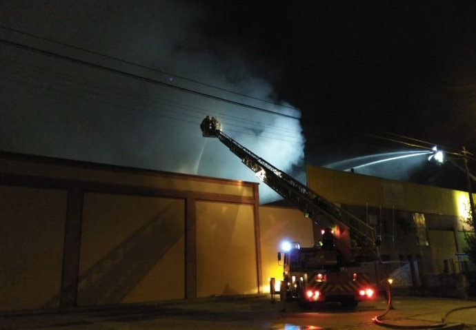 Valladolid.- Actuación de los bomberos en la nave
