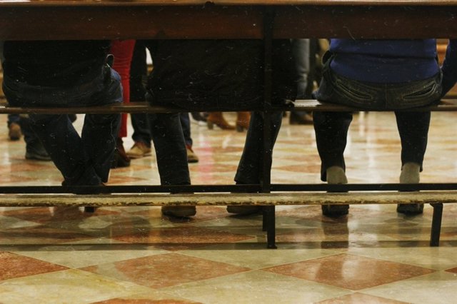 Vecinos encerrados en la iglesia de Teba por la no declaración zona catastrófica