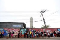 Los colegios electorales abren en Brasil para la última batalla entre Bolsonaro y Haddad