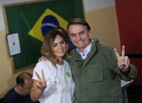 Bolsonaro y Haddad ejercen su derecho al voto en las elecciones de Brasil