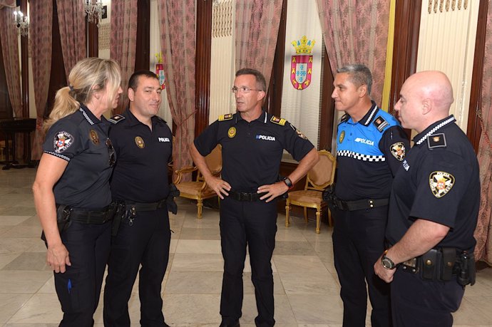En el centro, el superintendente de Policía Local de Ceuta, Sebastián Vega