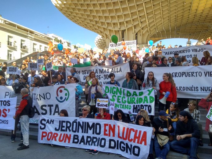 Manifestación de la Plataforma Vecinal Interdistritos Barrios Hartos