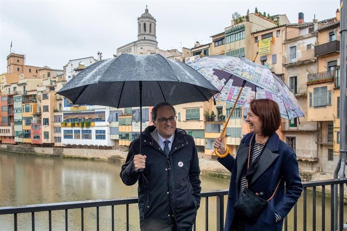 Quim Torra y Marta Madrenas visitan la Feria de Muestras de Girona