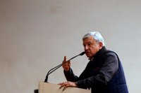 Los mexicanos respaldan la propuesta de López Obrador de cancelar la construcción del nuevo aeropuerto