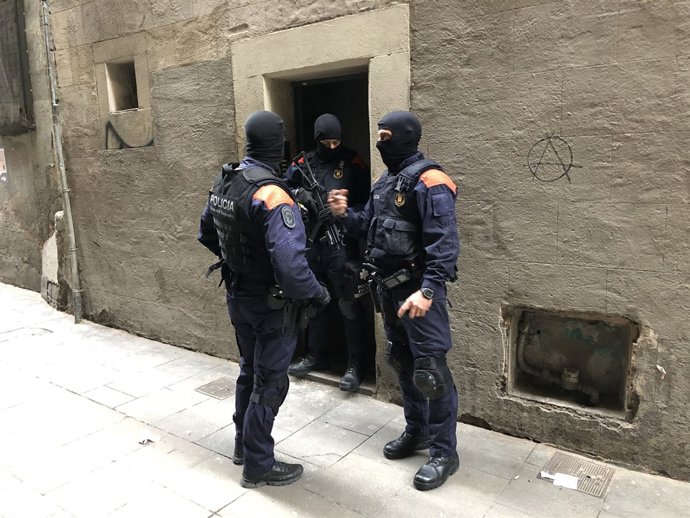 Operació contra els narcopisos dels Mossos i la Urbana a Ciutat Vella