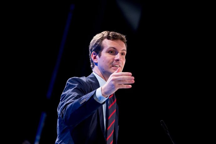 En Sevilla, el presidente del PP, Pablo Casado, junto al presidente del GPPE en 