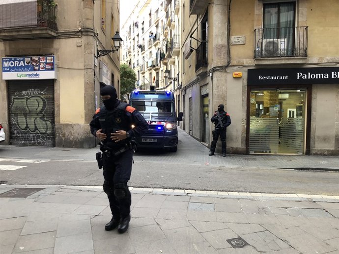 Operació dels Mossos i la Urbana contra els narcopisos a Ciutat Vella