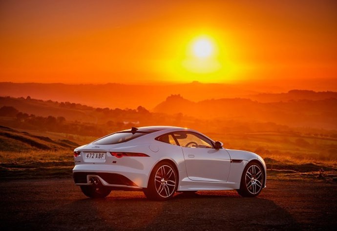 Jaguar F-Type Chequered Flag 