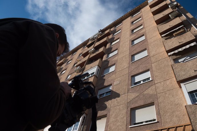 Una mujer y su hijo fallecen al caer desde un sexto piso en Murcia
