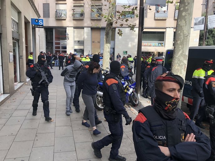 Dos detinguts en el macrooperatiu contra els narcopisos