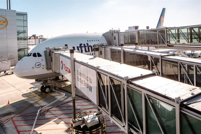 Pasdarelas de Thyssenkrupp Elevator para el Istambul Grand Airport