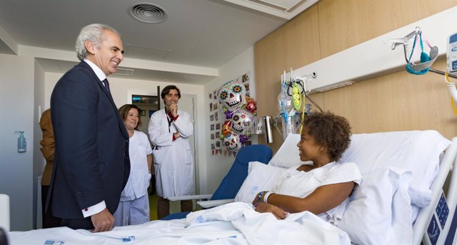 El consejero de Sanidad, Enrique Ruiz Escudero, visita Hospital La Paz