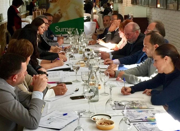 La ejecutiva de la FAMP reunida en Puente Genil