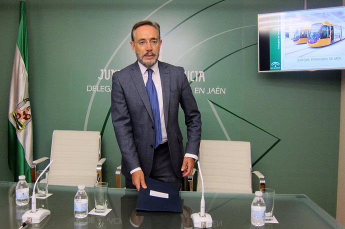 El consejero de Fomento y Vivienda de la Junta de Andalucía, Felipe López.