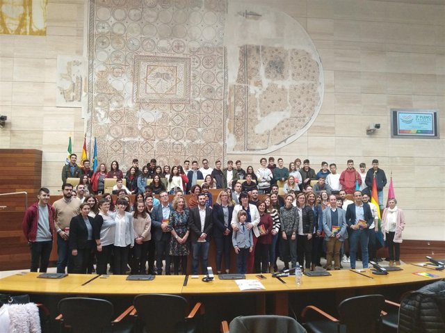 III Pleno escolar contra el bullying por LGTBIfobia en  Asamblea de Extremadura