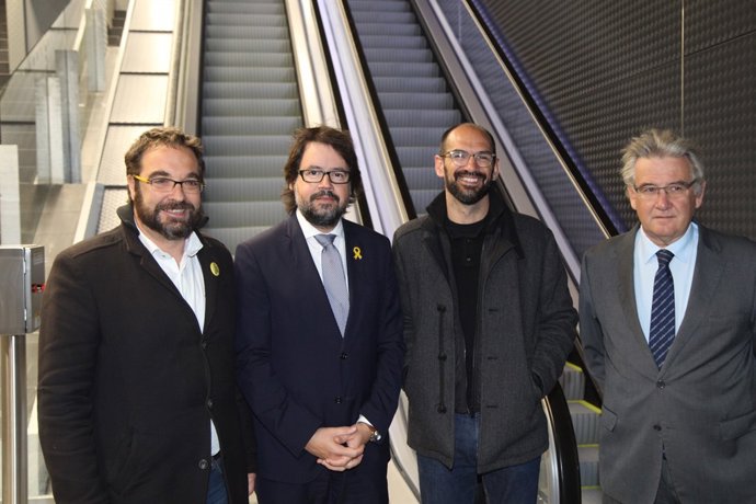 El president de FGC, Ricard Font, amb, entre uns altres, l'alcalde de Sabadell