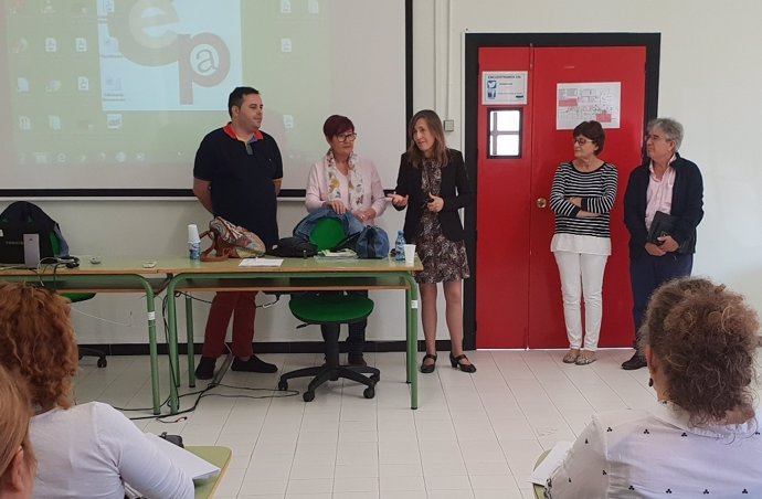 La delegada de Educación en la inauguración de un curso