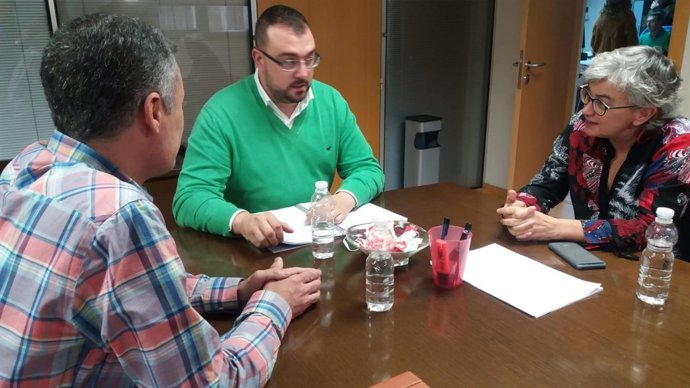 ANA GONZÁLEZ, CANDIDATA PSOE GIJÓN, CON ADRIÁN BARBÓN (FSA) Y IVÁN F. ARDURA 