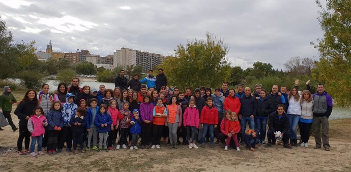 Participantes en la limpieza del Ebro el pasado sábado en Tudela.