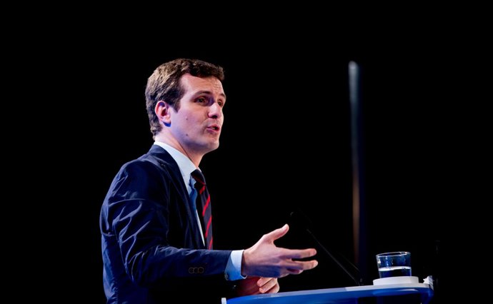 A Sevilla, el president del PP, Pablo Casado, al costat del president del GPPE e