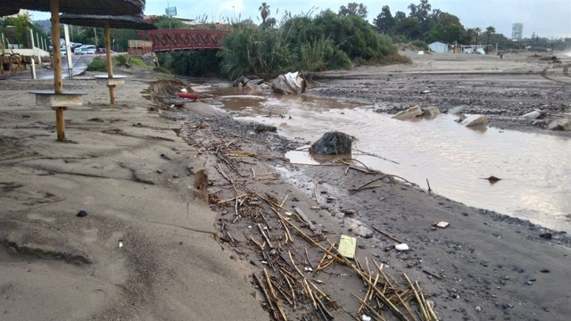 Estado de una playa tras el temporal 