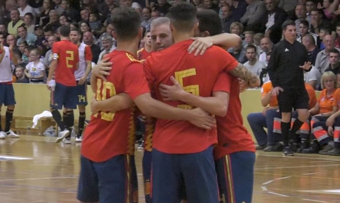 La selección española de fútbol sala celebra un gol en un amistoso ante Rumania