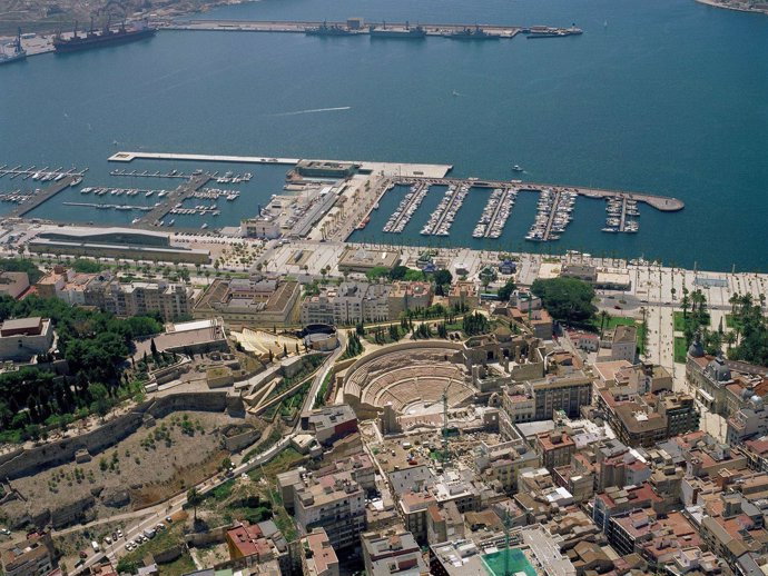 Imagen aérea de la ciudad de Cartagena en la que se puede ver el Teatro Romano