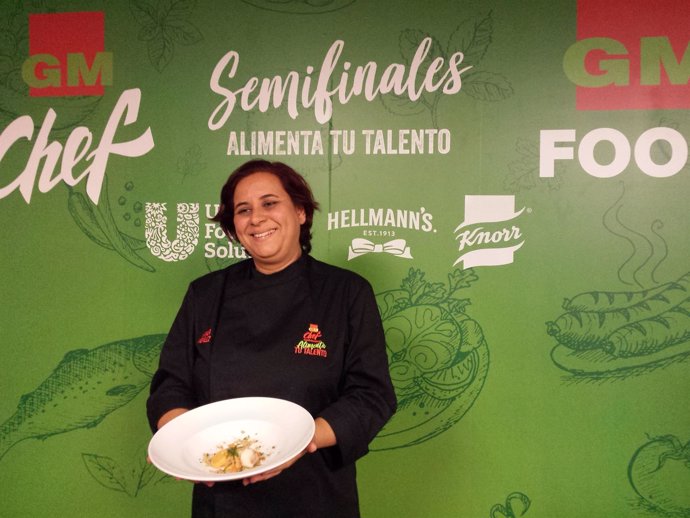 Natalia González junto a la tapa ganadora en la semifinal canaria de GMChef 2018
