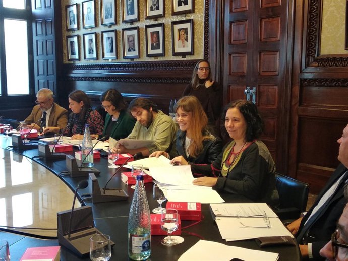 Jéssica Albiach y Susana Segovia en la Mesa del Parlament de este martes
