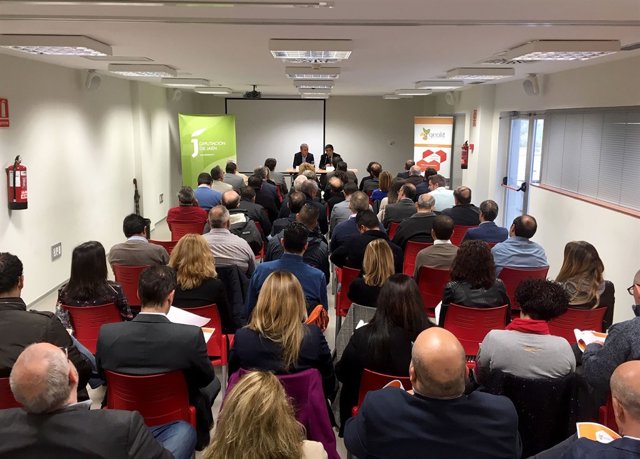 Presentación del borrador del plan de actuación de Geolit a empresarios. 