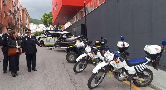 Visita a la exposición sobre la Unidad de Policía de la Junta