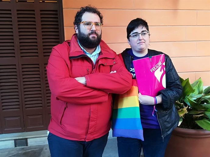 Ben Amics frente al Parlament