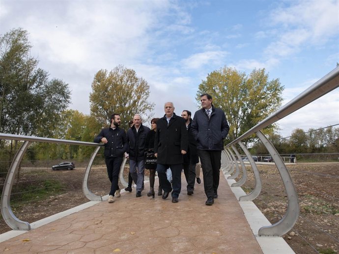 Ceniceros inaugura la Pasarela de Villamediana